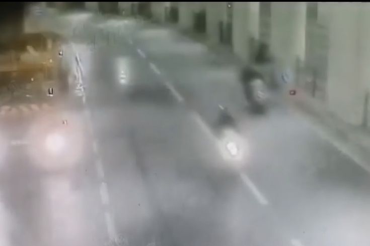 Taksim'de motosikletiyle duvara çarpan Ömer'in hayatını kaybettiği kaza kamerada