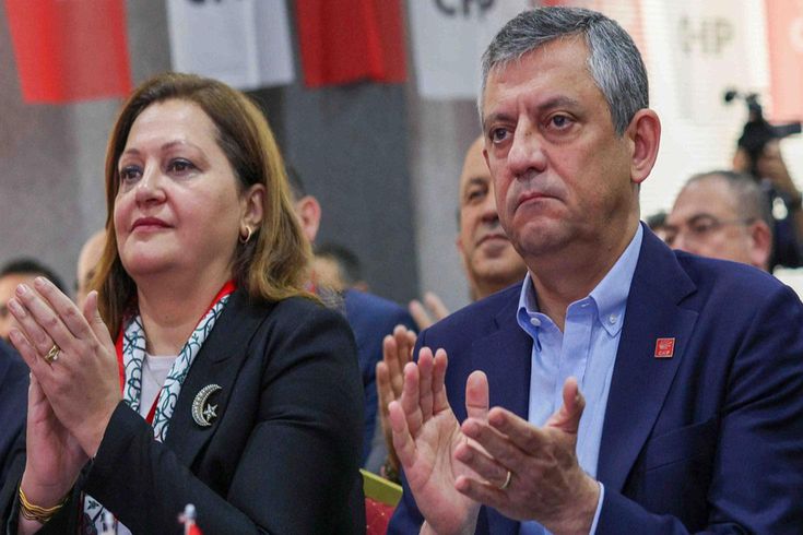 Burcu Köksal shared the messages sent to her by CHP leader Özgür Özel.