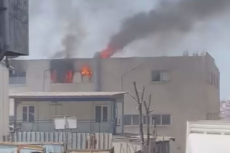 Bayrampaşa’da 2 katlı iş yeri yangında kullanılamaz hale geldi