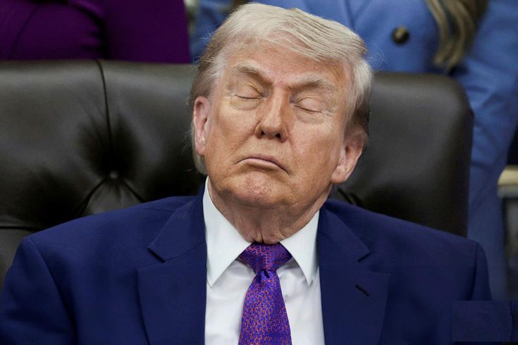 Трамп уснул на собрании, из Белого дома поступило резкое заявление.