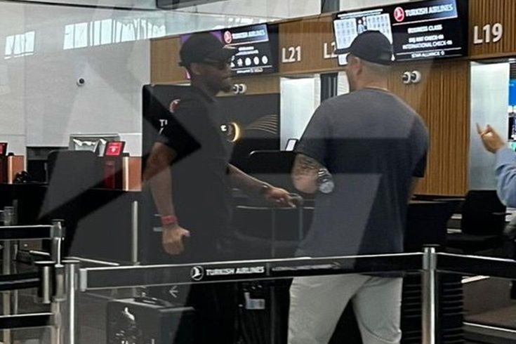 The image has emerged! Jhon Duran has arrived in Istanbul for Galatasaray.