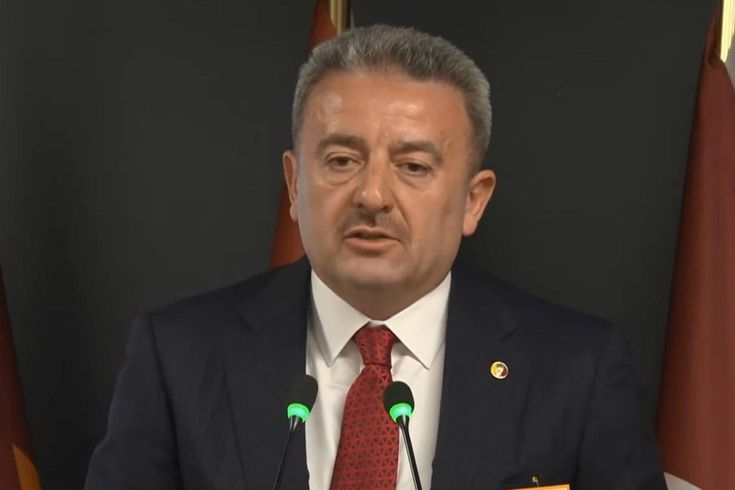 His voice trembled, he struggled to hold back tears! İbrahim Hatipoğlu bid farewell to his position at Galatasaray.