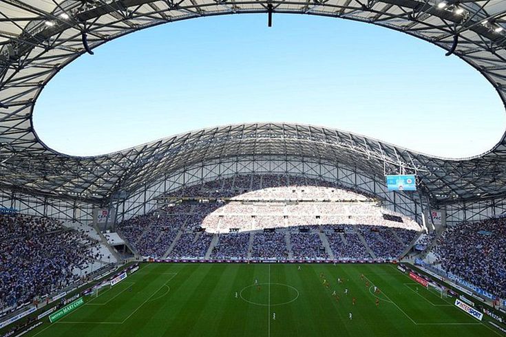 Dünya devinde neler oluyor? Bütün futbolcuları satılığa çıkardılar
