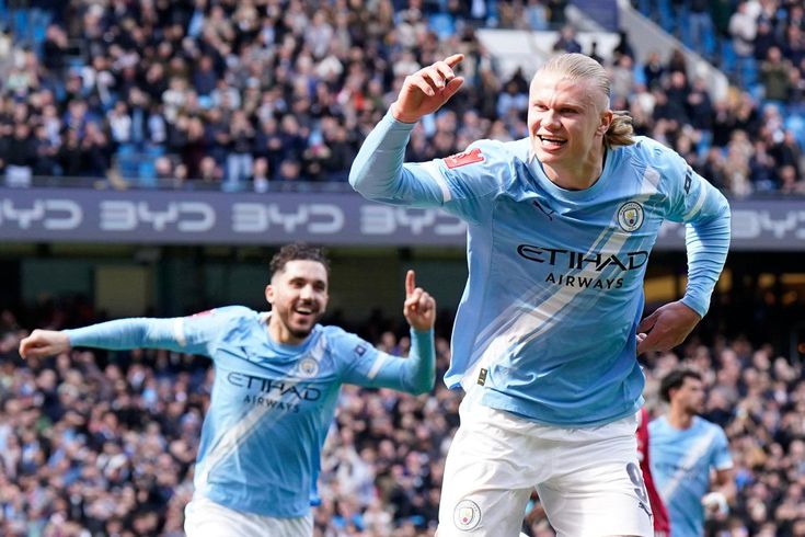 Who will be Champion? Manchester City doesn't let Arsenal off the hook.