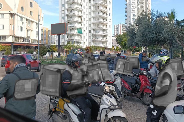 500 bin TL isteyip, kapısına onlarca kurye, nakliyeci, ambulans ve cenaze aracı gönderdiler
