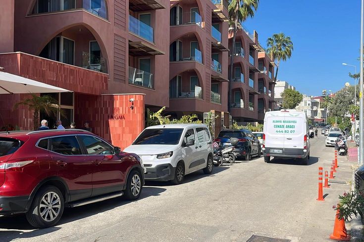 Antalya'da İsveçli kadın turist otel odasında ölü bulundu