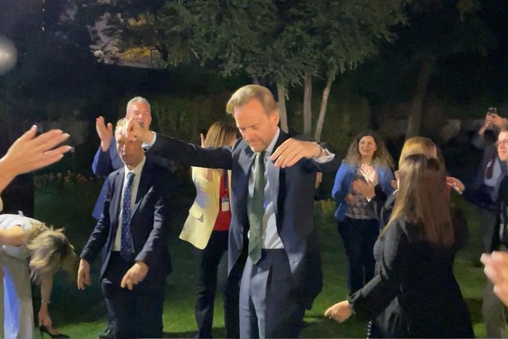 Diplomasi Erik Dalı'nın ritmine kapıldı! Belçikalı büyükelçi oynadı, Fransa’dan meydan okuma geldi