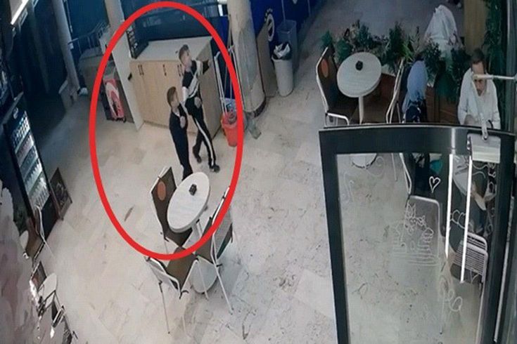 2 çocuk, Fenerbahçeliler Derneği'nde yangın çıkardı