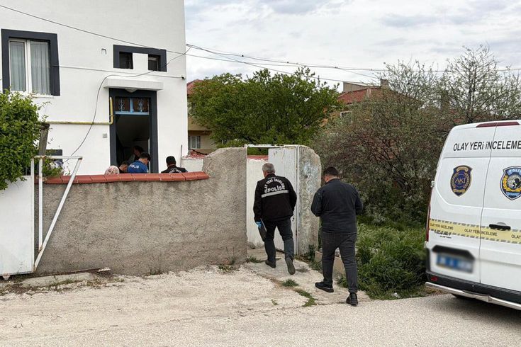 He heated water with a camping gas cylinder to take a shower; he died from gas leak poisoning.