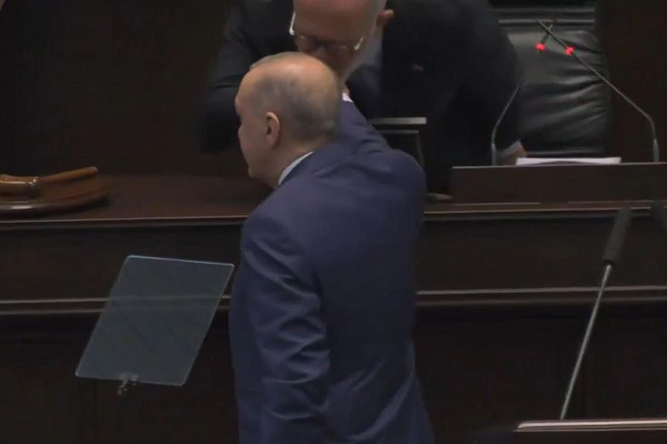 Момент, запечатлевший группу ПСР: Президент Эрдоган заметил и убрал руку