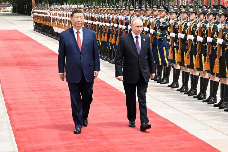 Şi'den Trump'a üstü kapalı gönderme! Putin'i kırmızı halıyla karşıladı