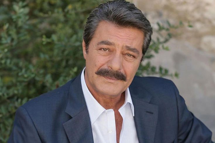 Kadir İnanır was intubated.