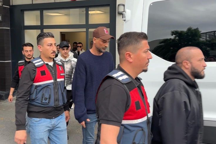 Ünlülere yönelik uyuşturucu soruşturmasında gözaltına alınan isimler Adli Tıp’a sevk edildi