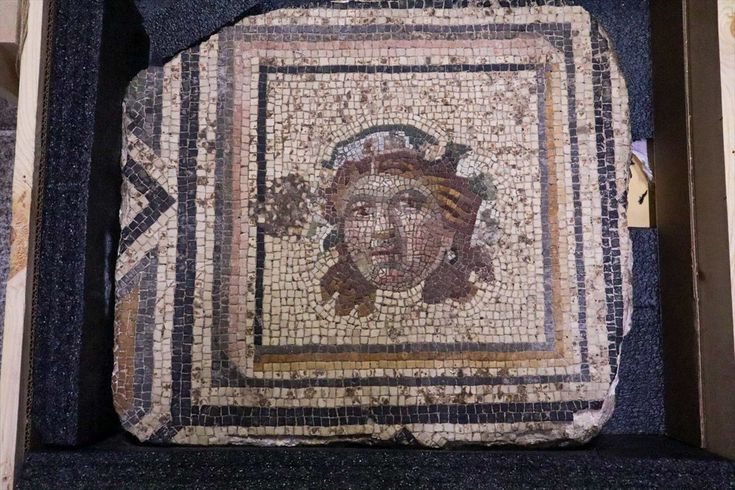 Zeugma'nın Çingene Kızı Mozaiğinin 13. kayıp parçası ABD'den Türkiye'ye getirildi