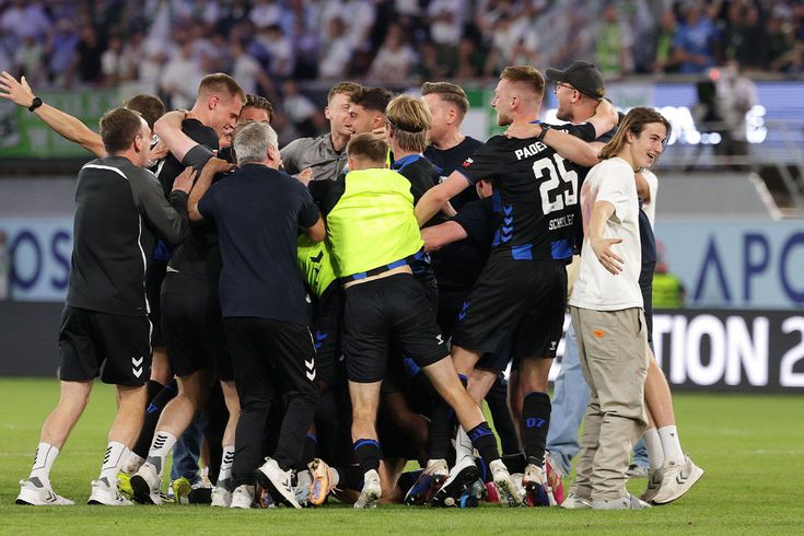 Tarihi zafer! Bundesliga'nın eski şampiyonunu yenip 30 yıl sonra küme düşürdüler
