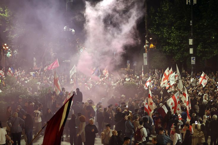 Gürcistan'da binlerce kişinin katılımıyla hükümet karşıtı gösteri düzenlendi