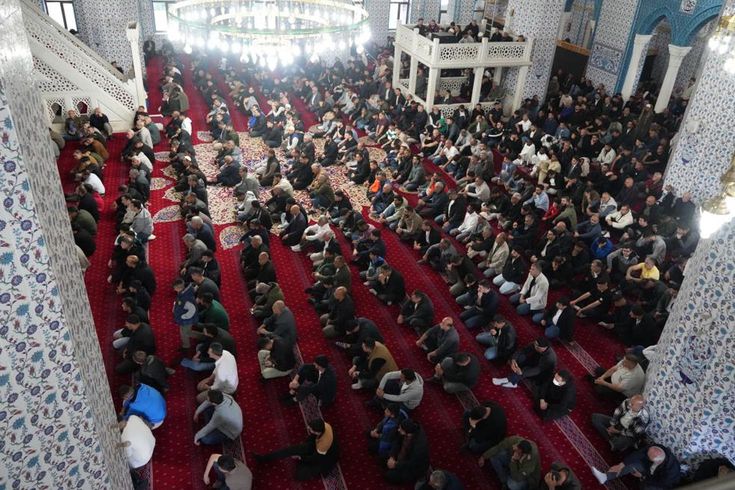 Bayram namazında ilk saf Iğdır'da tutuldu