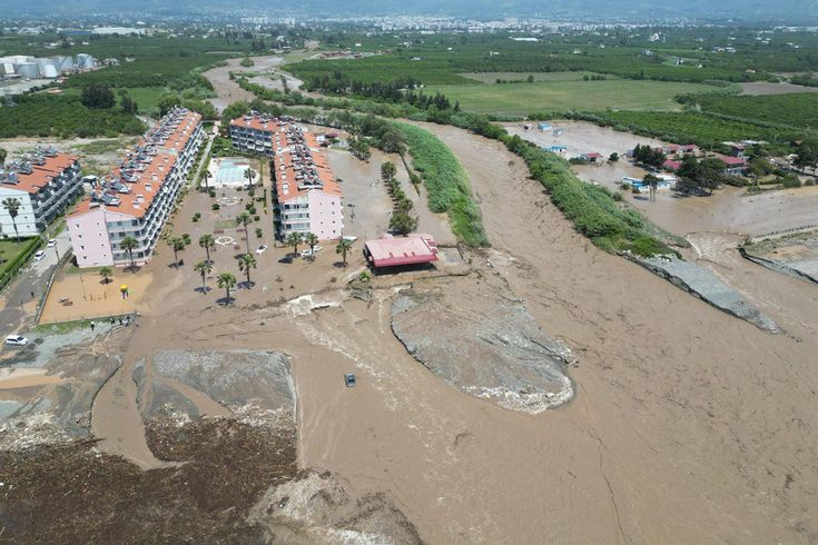 Sel Hatay'ı adeta yuttu