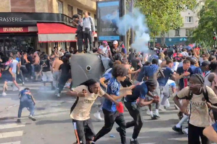 Arsenal golü atınca Paris'te sokaklar savaş alanına döndü
