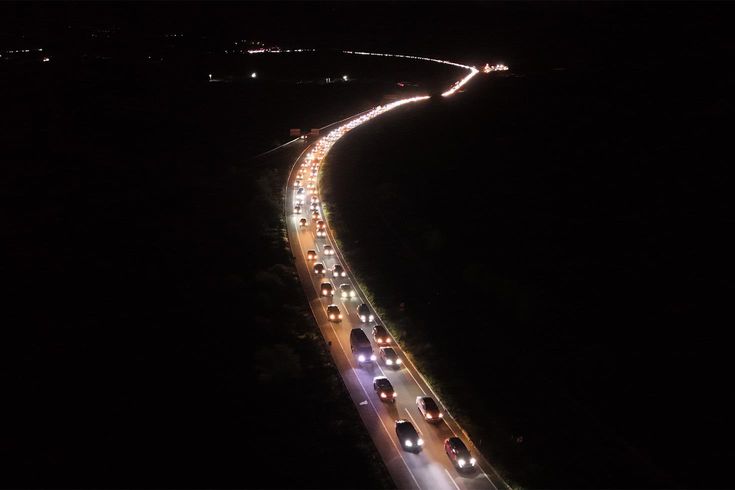 Kemikli rampalarında bayram dönüşü yoğunluğu gece de sürdü