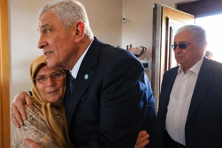 İYİ Parti Genel Başkanı Dervişoğlu’ndan İmamoğlu'nun anne babasına bayram ziyareti