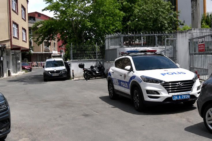 Eyüpsultan'da ders sırasında 2. kattan atlayan öğrenci hastaneye kaldırıldı