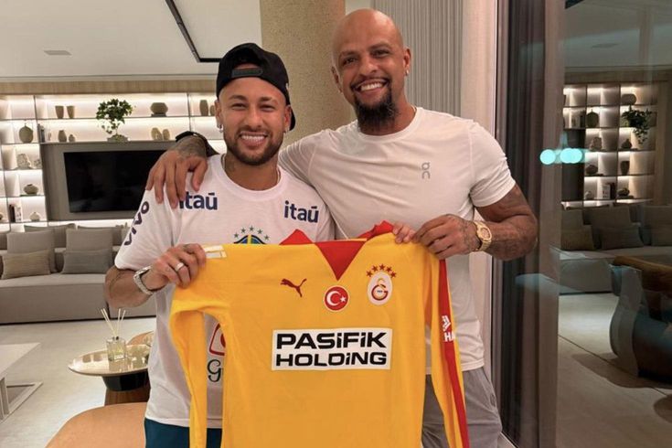 Melo, Neymar’a Galatasaray forması hediye etti