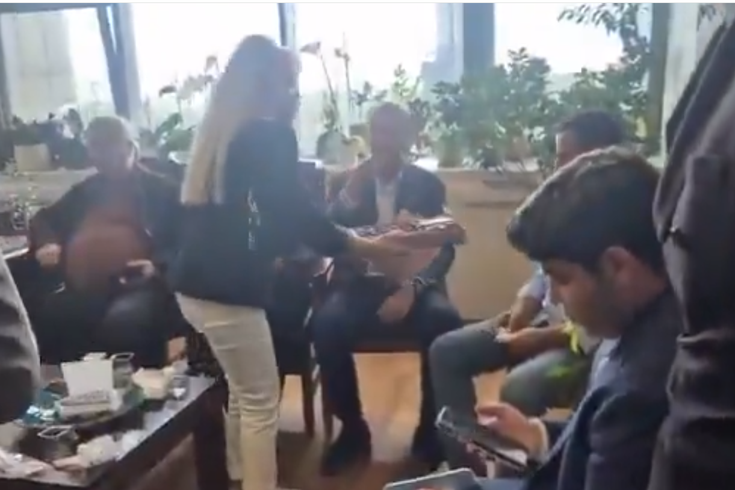 Özel Ferdi Zeyrek için 'çarpıldı' diyen kadın partide çikolata dağıtıyor dedi, jet yanıt geldi