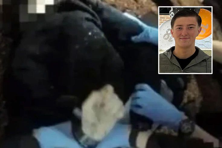 İngiltere'yi sokağa döken olay: Polis, can çekişen gence kelepçe taktı