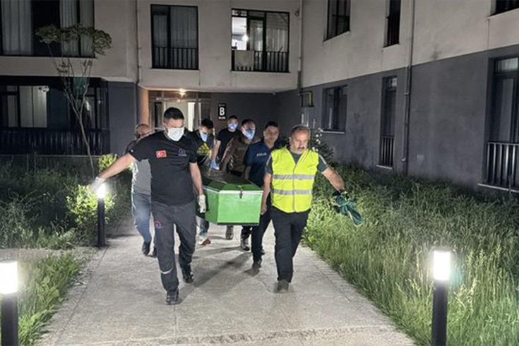 Düzce'de koku üzerine girilen evde ceset bulundu