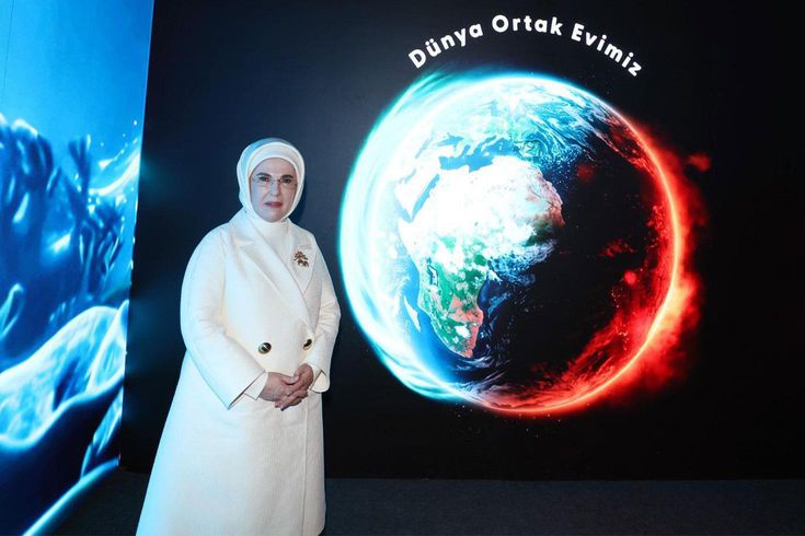 Emine Erdoğan spoke at the opening of the Zero Waste Forum.