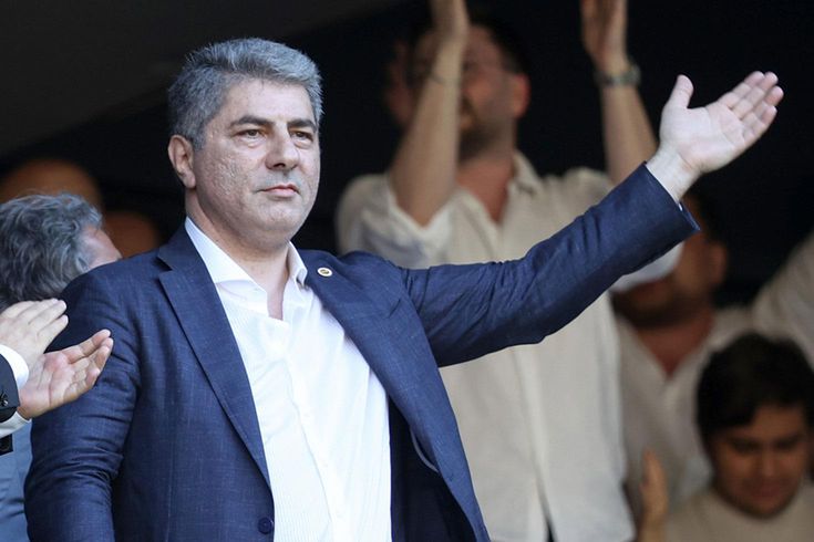Хакан Сафи сделал сенсационные заявления в адрес тех, кто не голосовал за него.