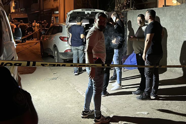 Kendisini tabancayla yaralayan kardeşini bıçaklayarak öldürdü