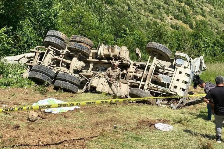 Beton mikseri uçuruma yuvarlandı! 2 kişi hayatını kaybetti
