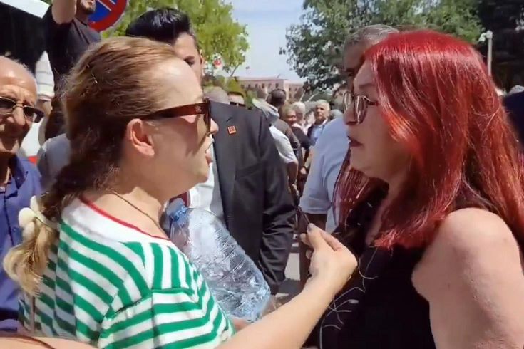 CHP'li kadınların Özel-Kılıçdaroğlu kavgası: Küfürler havada uçuştu
