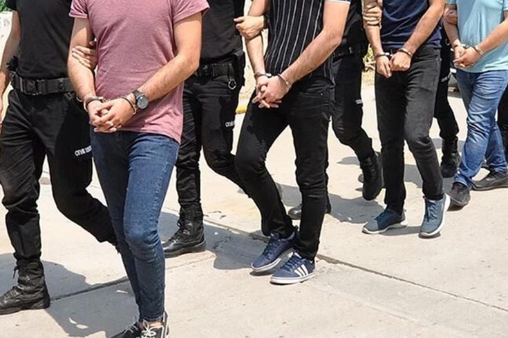 İzmir'de FETÖ soruşturmasında 78 şüpheli hakkında gözaltı kararı
