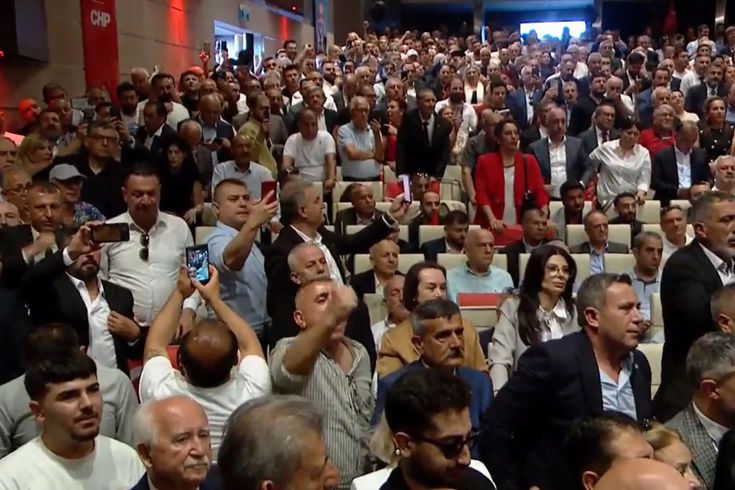 Поддержка Кылычдароглу растет! Толпа в зале привлекла внимание