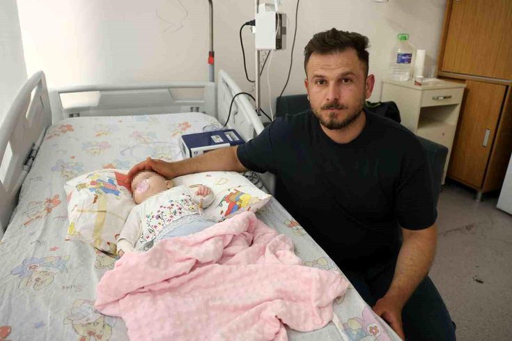 Hatay'da serum çıkarma işlemi esnasında sargıyla birlikte bebeğin parmağı kesildi