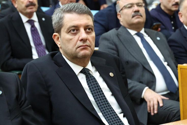 İYİ Parti'den istifa eden İstanbul Milletvekili Ersin Beyaz, AK Parti’ye katılıyor