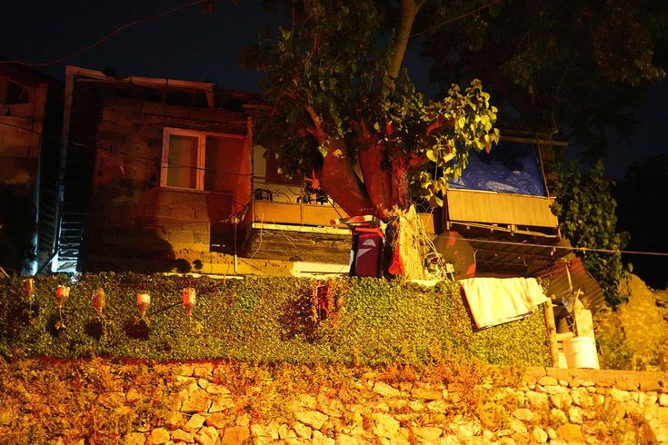 Mutfak tavanından sıva düştü, 5 kişilik aile tahliye edildi