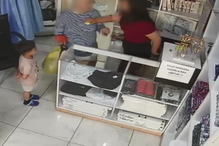 Bolu'da ücret nedeniyle tartıştığı terzinin kızını darbetti; olay kamerada