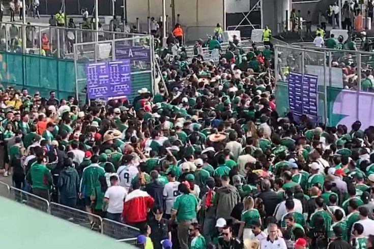They are coming in droves! More than 80 thousand spectators for the opening match of the World Cup