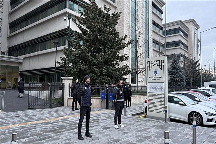 Bursa'da rüşvet operasyonunun perde arkası ortaya çıktı: Pasta kutusunda döviz detayı!