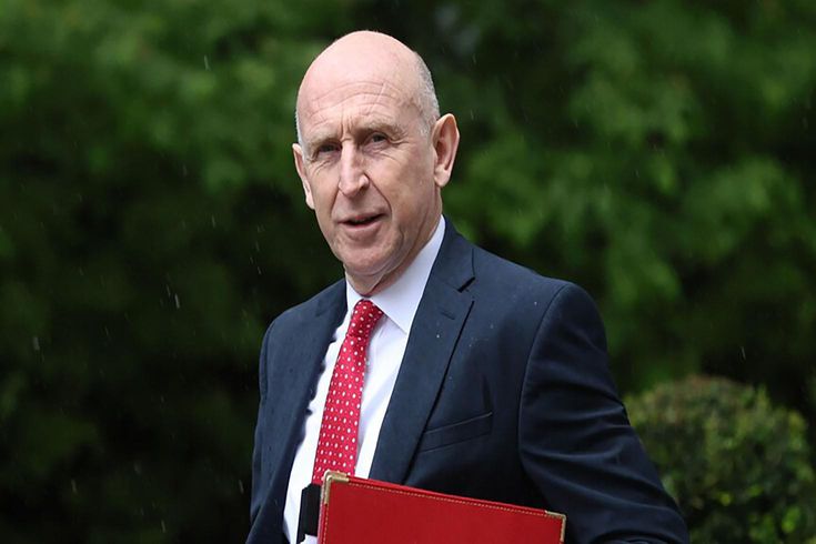 İngiliz hükümetinde bütçe depremi! Savunma Bakanı John Healey istifa etti