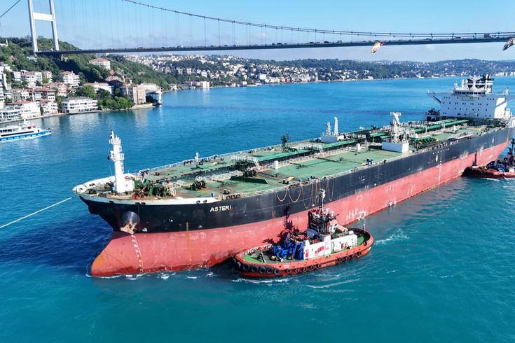 Rusya'da saldırıya uğrayan tanker İçin İstanbul Boğazı kapatıldı