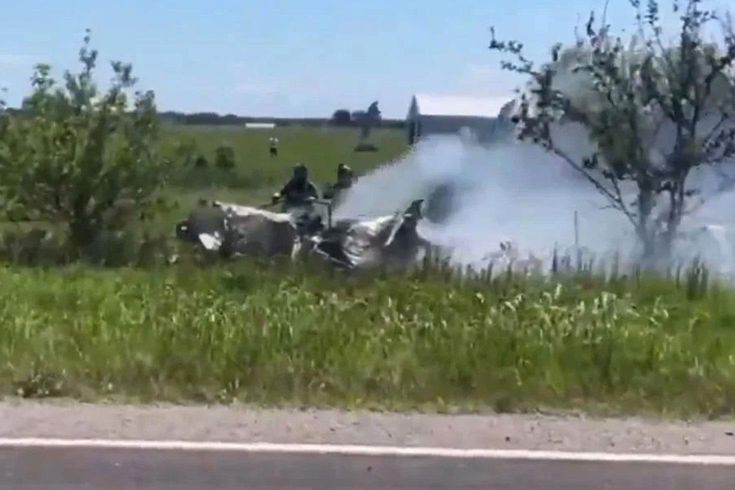 ABD'de paraşütçüleri taşıyan uçak tarlaya çakıldı: 12 ölü