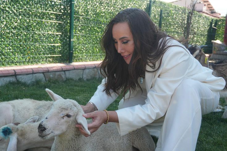 Asena'dan radikal kararlar! Yeni aşkıyla çiftliğe taşındı, dansı bıraktı