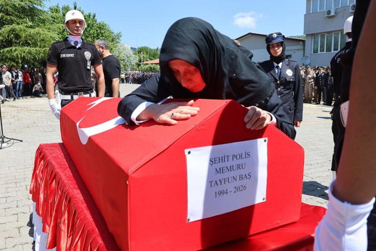 Şehit polisin eşinden veda: Tayfun korkma, cennete gidiyorsun