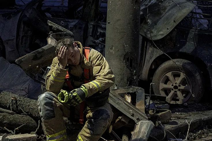 Rusya, Ukrayna'ya saldırdı: 5'i kurtarma görevlisi 9 kişi öldü