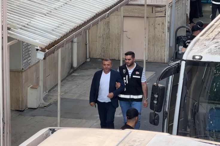 Silivri Belediyesi'ne 'yolsuzluk' soruşturması; şüpheliler sağlık kontrolünden geçirildi